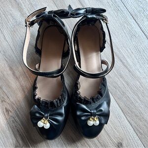 Women’s size 8.5 black bow coquette ballet flats